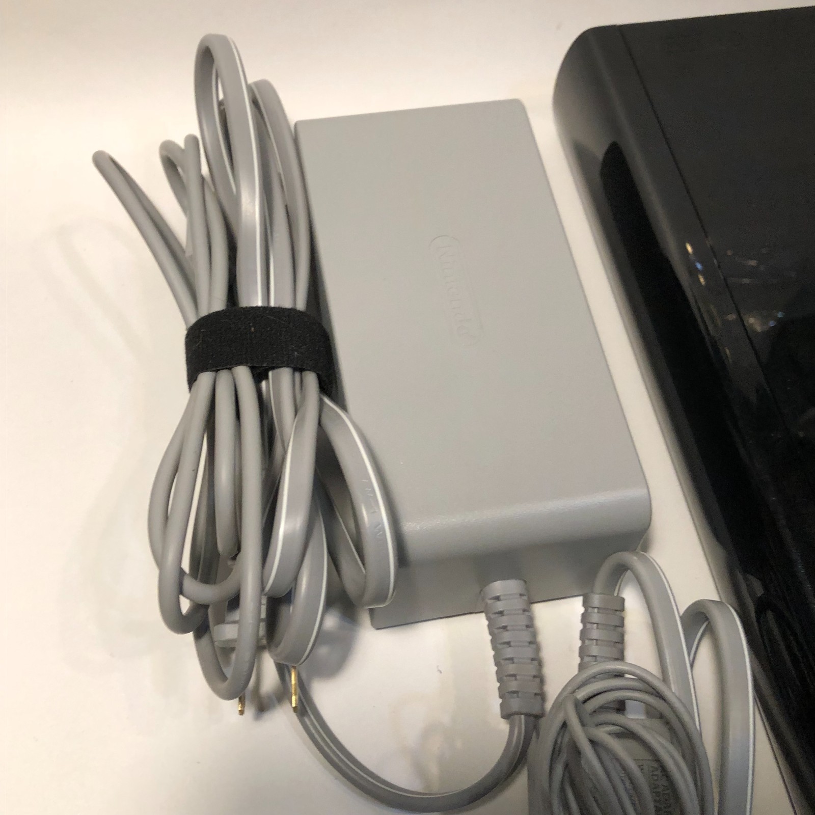 Nintendo Wii U 32GB Console WUP 101 (02) with Gamepad WUP 010 (New Battery)
