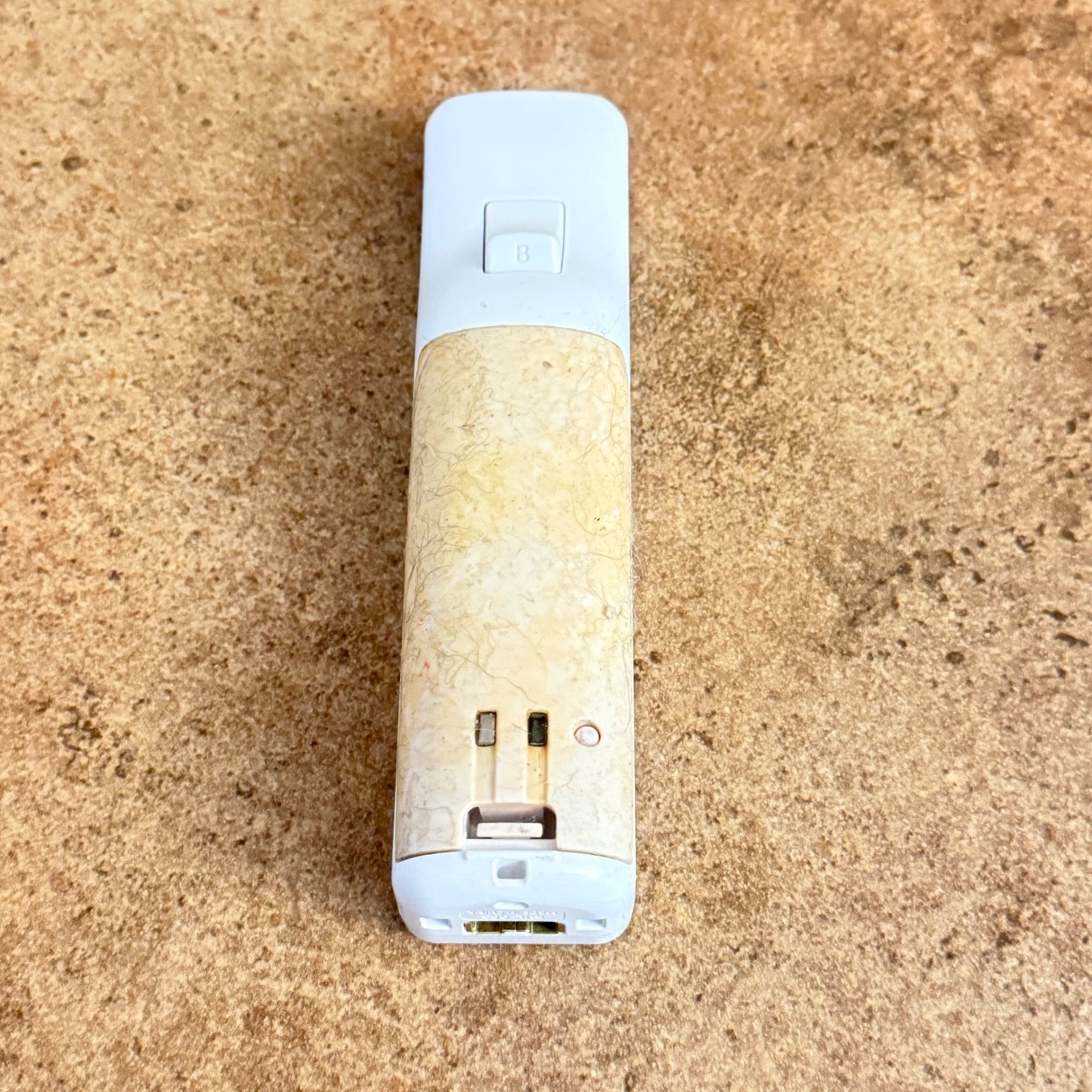 Nintendo Wii Console RVL-001 White Bundle 3 Remotes Nunchucks Microphone Memory
