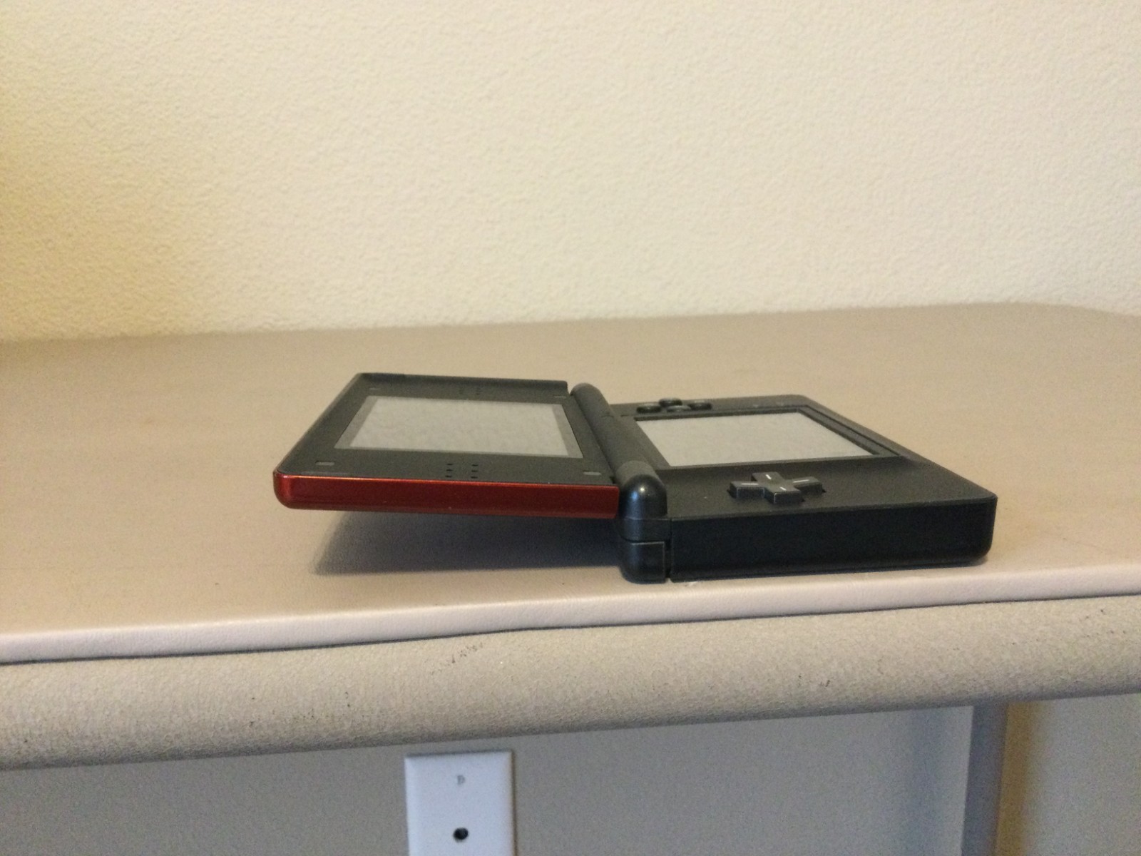 Nintendo DS Lite Red/Black Handheld System plus Charger & Booklet – Tested
