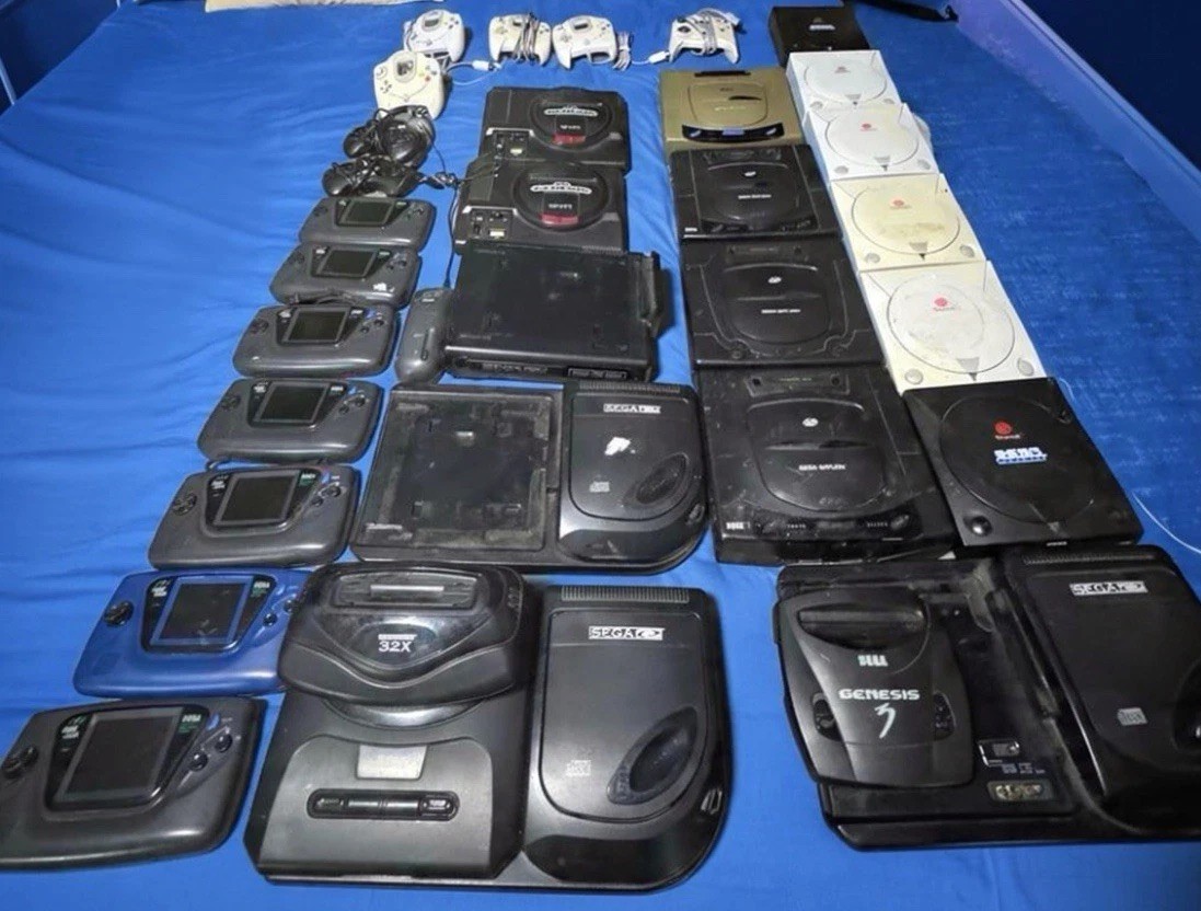 Sega Lot. Cd Genesis Saturn Dreamcast As Is Untested