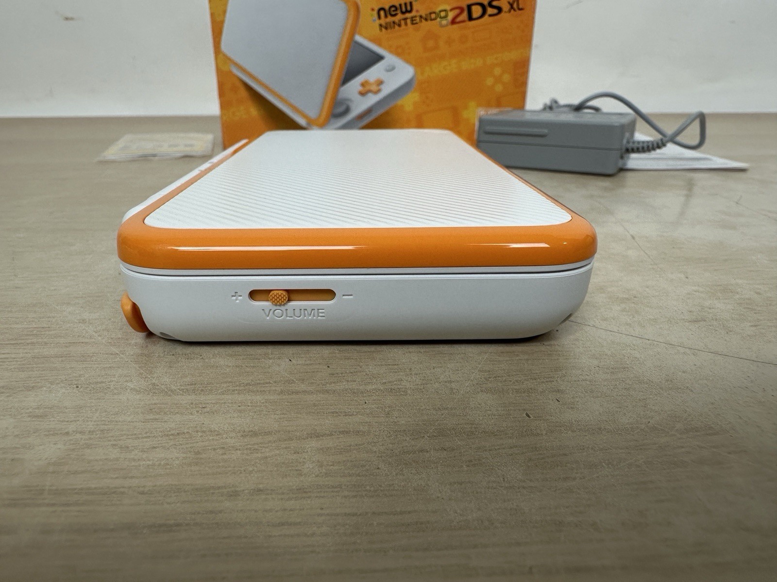 OEM USA Nintendo 2DS XL White & Orange Console System w/ Box, Charger & Inserts