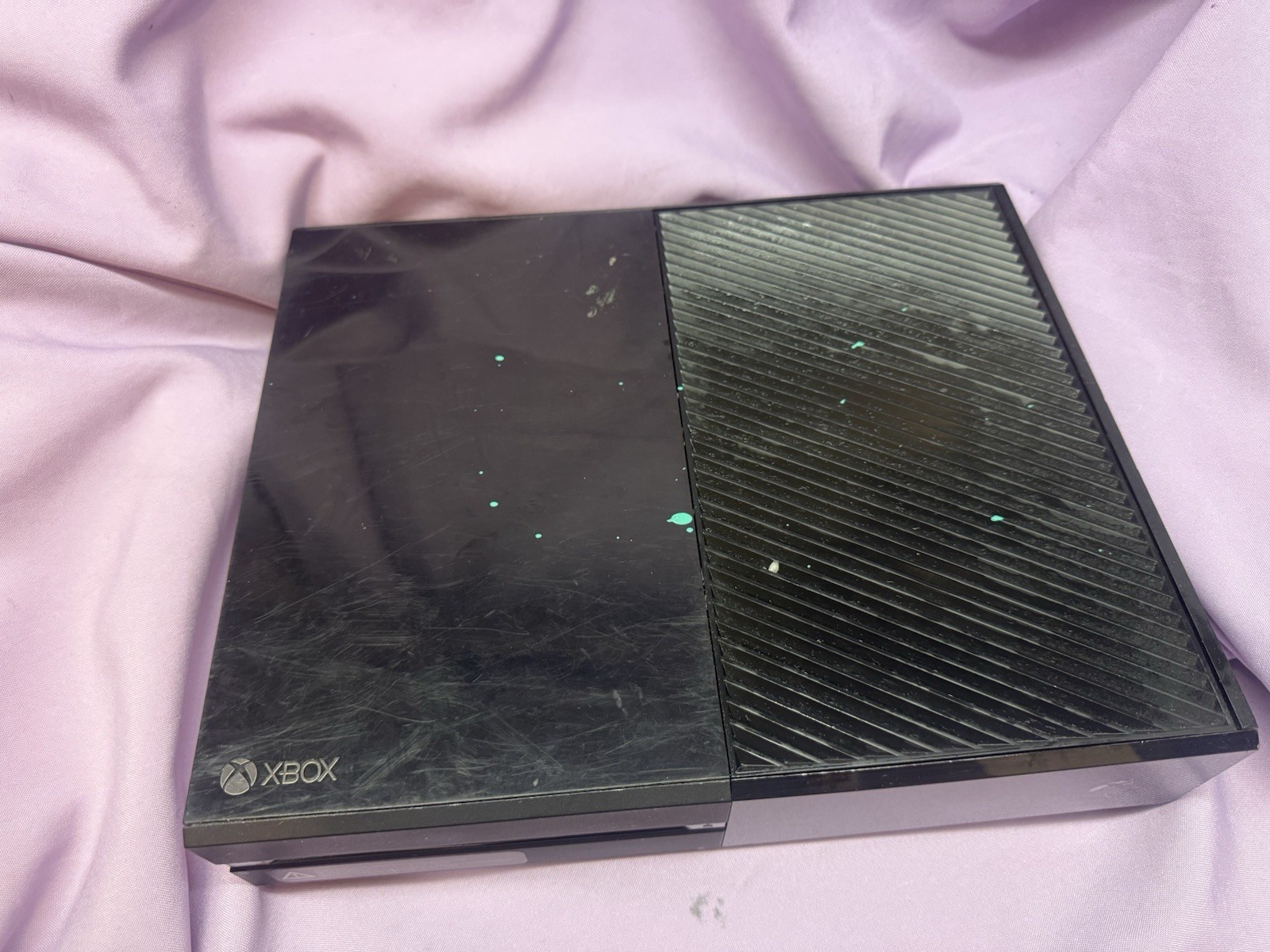 Microsoft Xbox One 1540 500GB. Works Great! Ships Free!