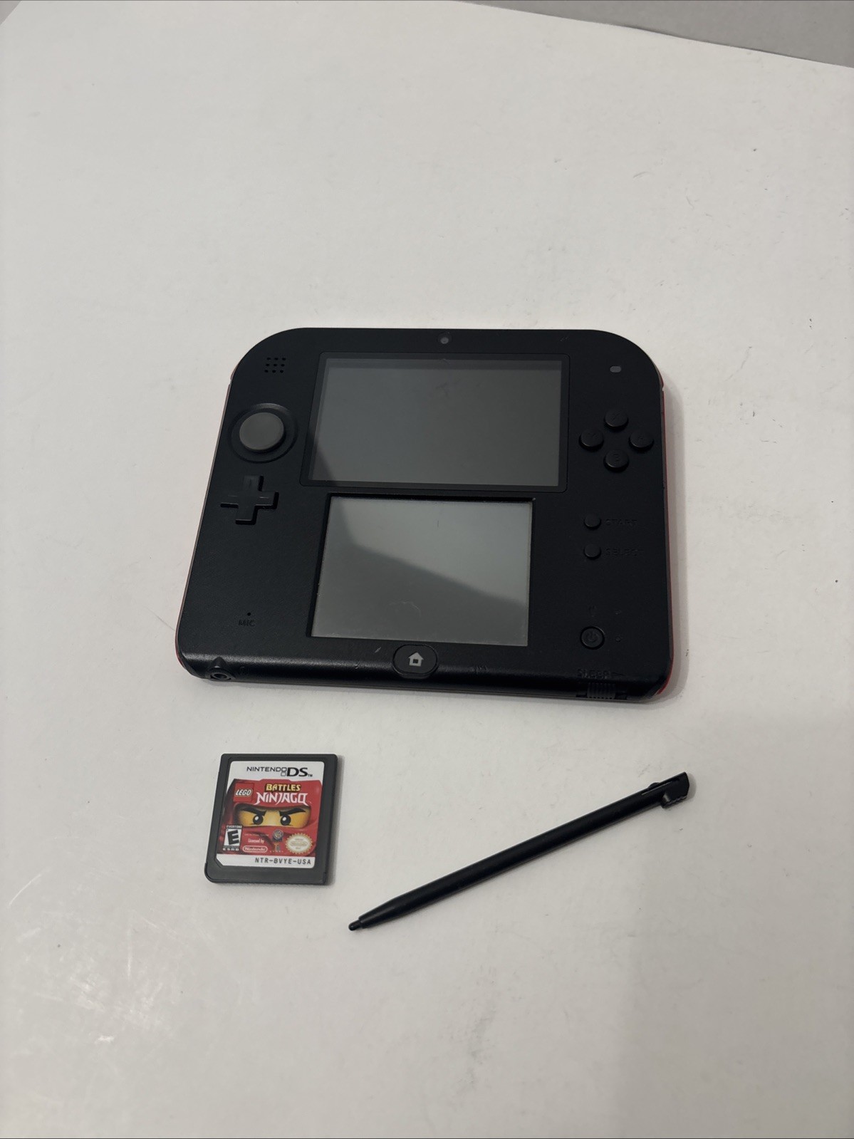 NINTENDO 2DS HANDHELD CONSOLE FTR-001 BLACK / RED WORKING NICE 1 Game & Stylus