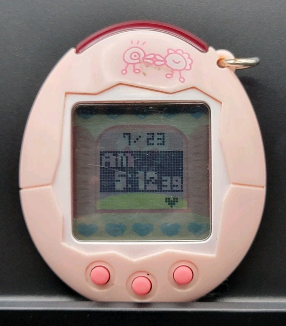 Kaettekita Tamagotch PLUS Handheld Console PINK Tamagocchi 22231 Bandai