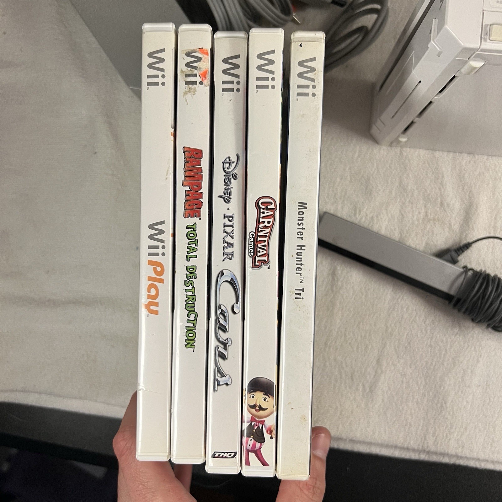 Nintendo Wii RVL-001 512 MB Home Console Bundle 5 Games