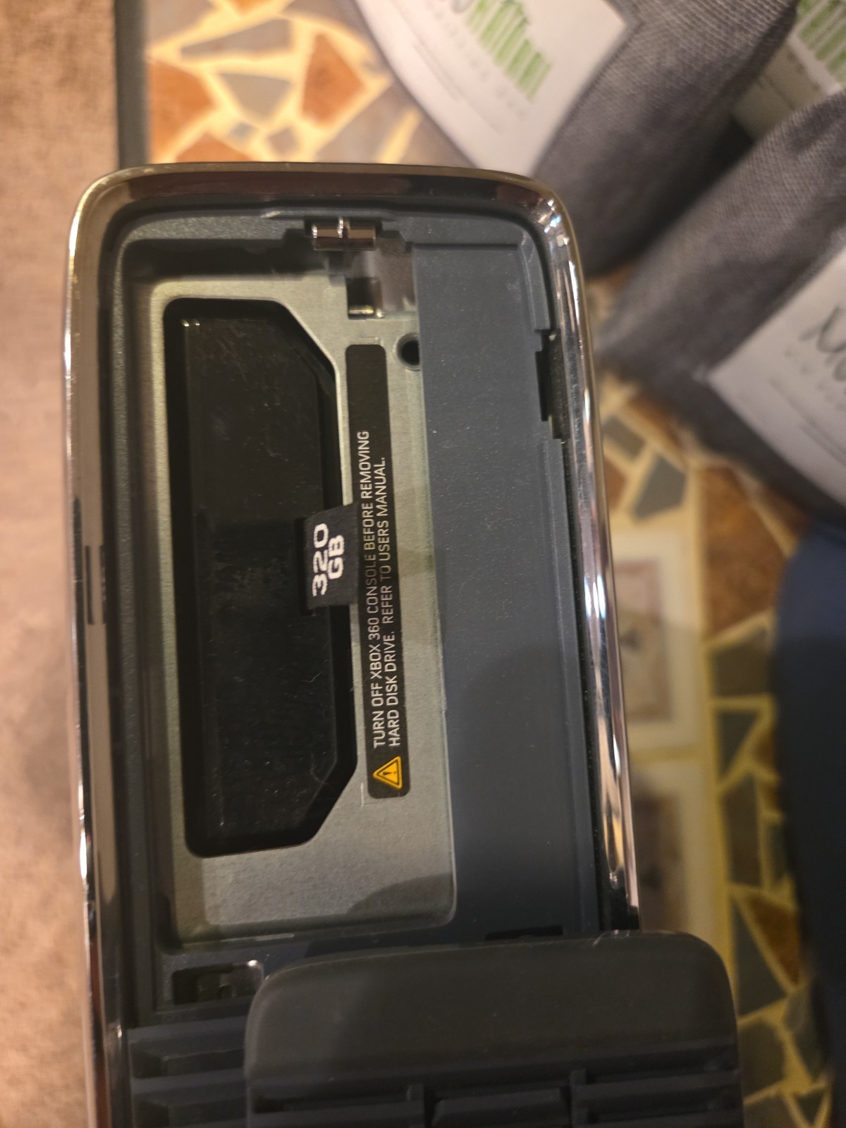 HALO 4 Limited Edition Xbox 360 320GB With 1 Original Controller.