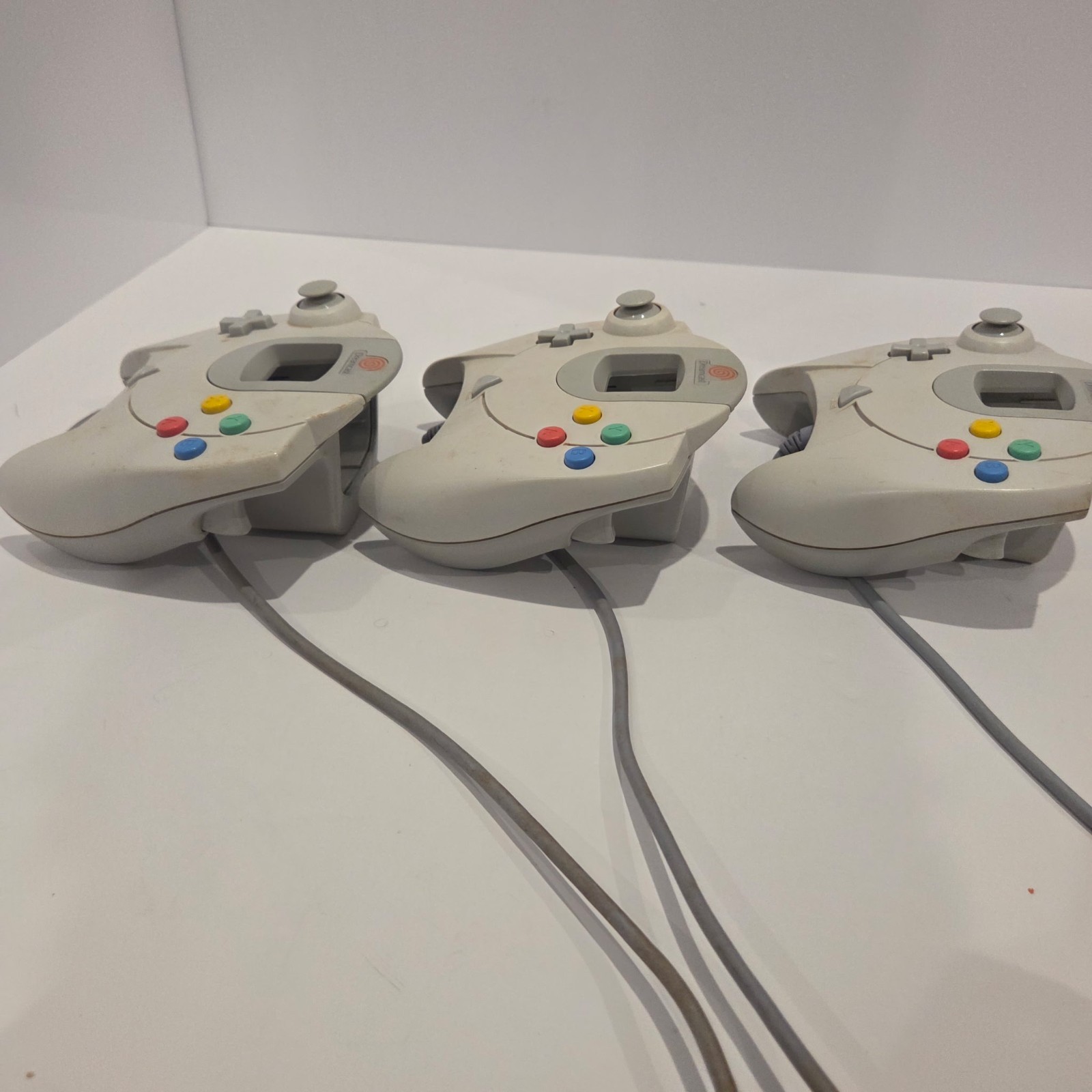 Sega Dreamcast White Console Bundle- 9 Games 3 Controllers *NO MEMORY CARD*