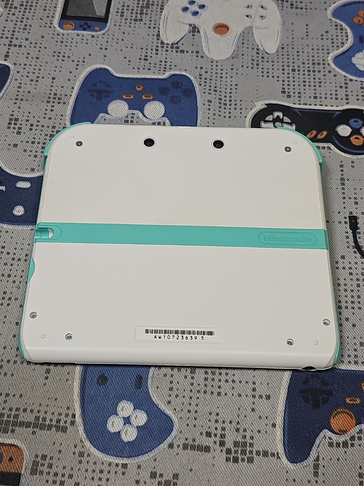 Nintendo 2DS White/Blue Console w/Charger, 4-Games,Case EXCELLENT