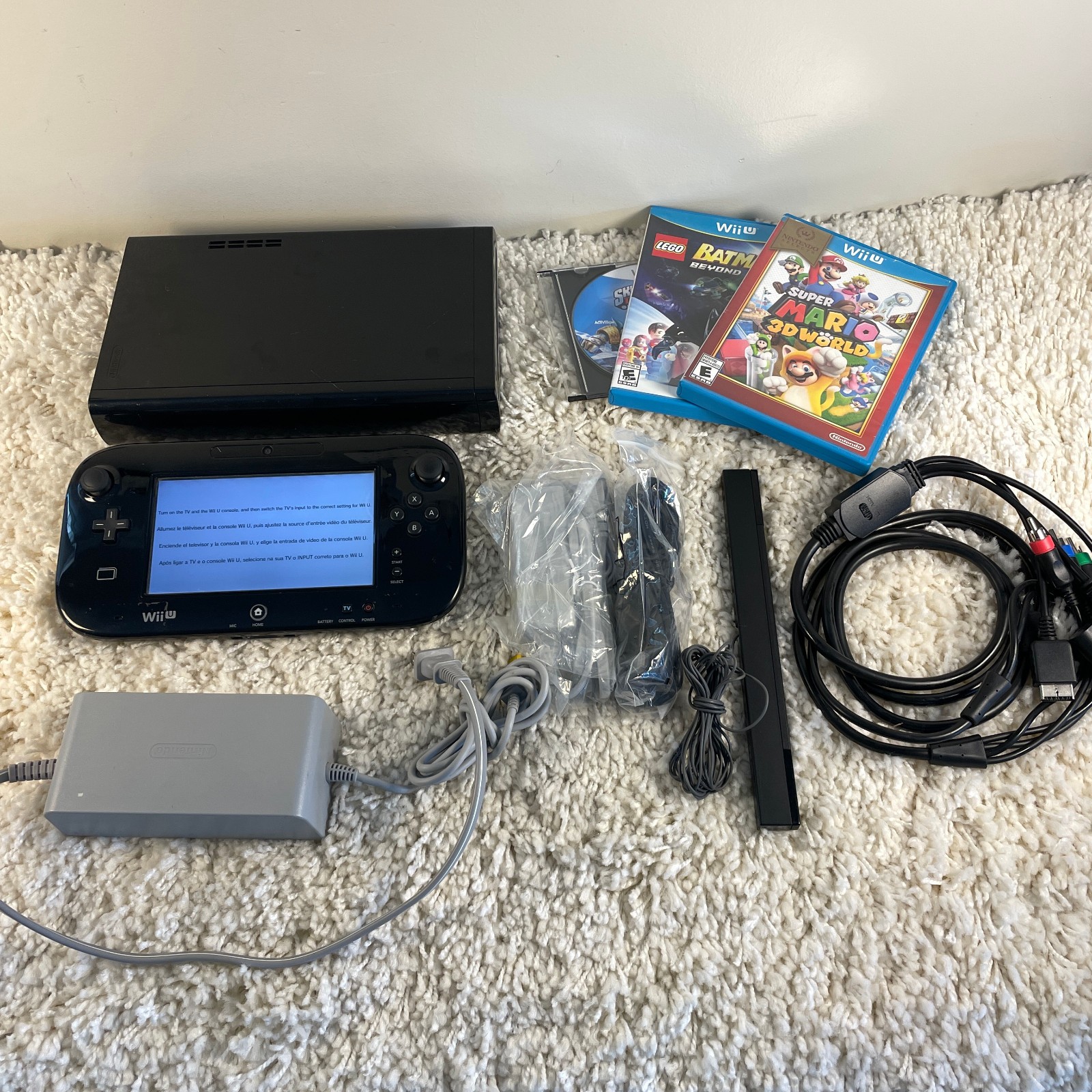 Nintendo Wii U 32GB Deluxe Black WUP-101(02) Console Bundle 3 Games Read