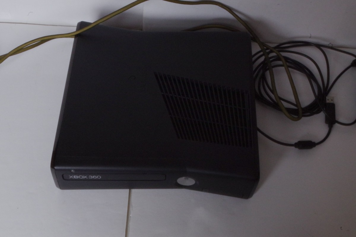 XBox 360 S Slim 250GB Black Video Game Console with 2 controllers plus HDMI
