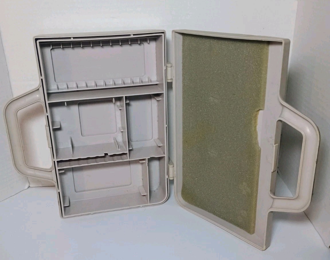 Nintendo Game Boy GB-80 Hard Plastic Travel Storage Carrying Case