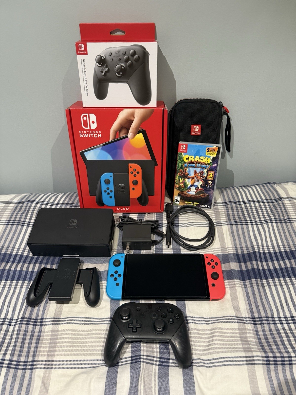 Nintendo Switch OLED Model HEG-001 64GB – Black/Neon Red/Neon With extras!