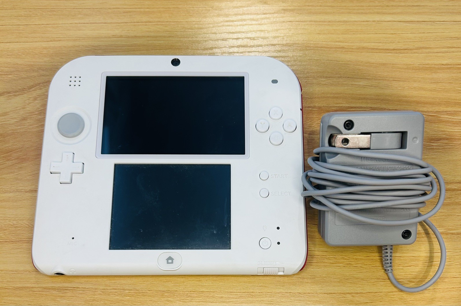 Nintendo 2DS Launch Edition 4GB White & Red Handheld System FTR-001 USED WORKS