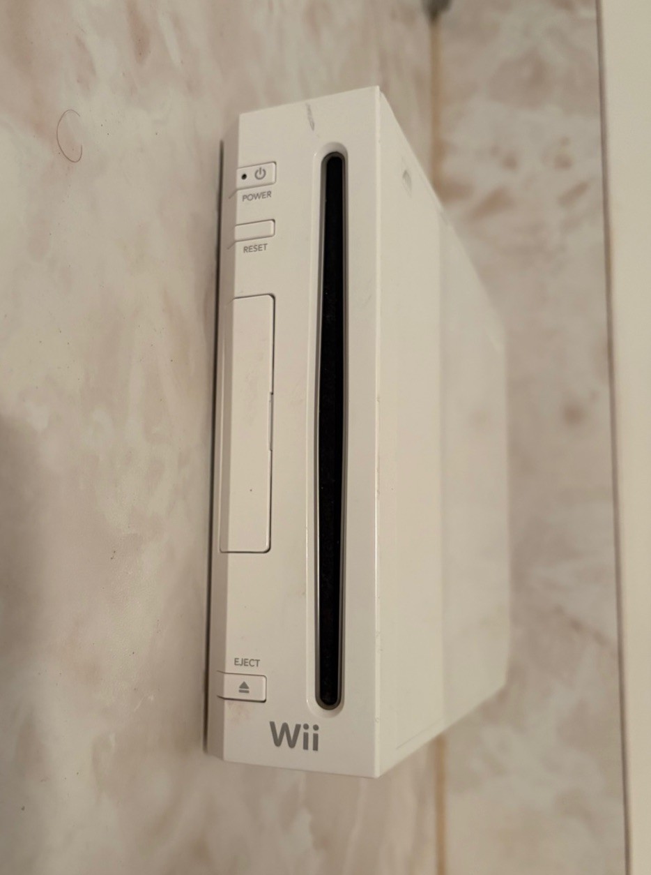 Nintendo Wii RCL-001 Console Bundle Lot w/ 15 Games (Mario Kart, Guitar Hero)