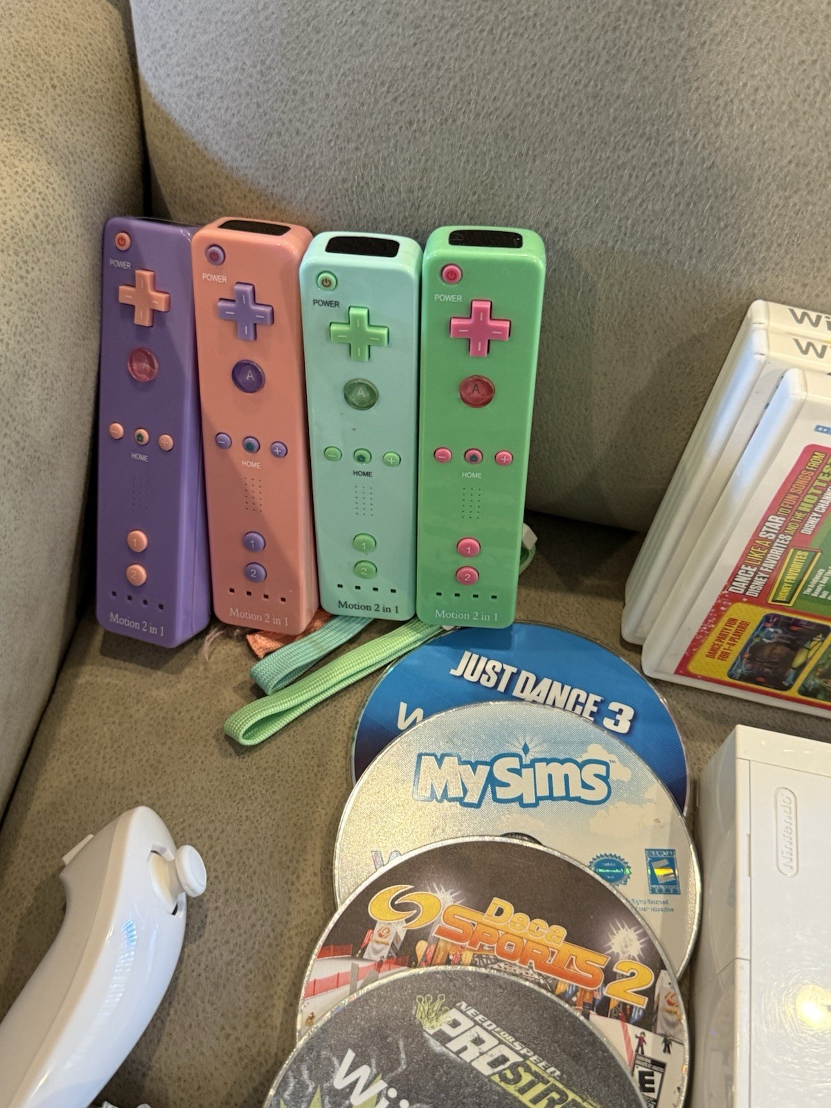 Nintendo Wii Console Bundle 5 Motion Plus Remotes Games Cables Sensor Bar