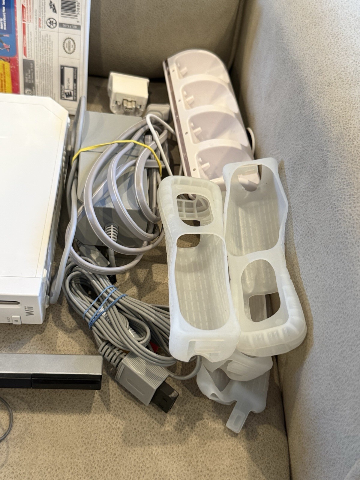 Nintendo Wii Console Bundle 5 Motion Plus Remotes Games Cables Sensor Bar