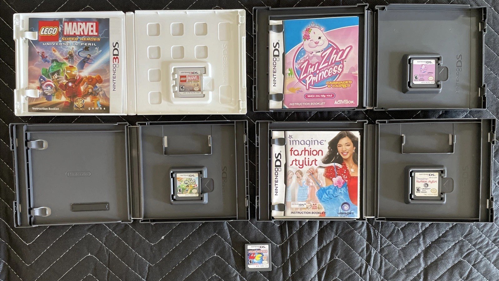 Nintendo DSi TWL-001 (USA) *For Parts or Repair* With 10 DS Cases + 5 Games Used