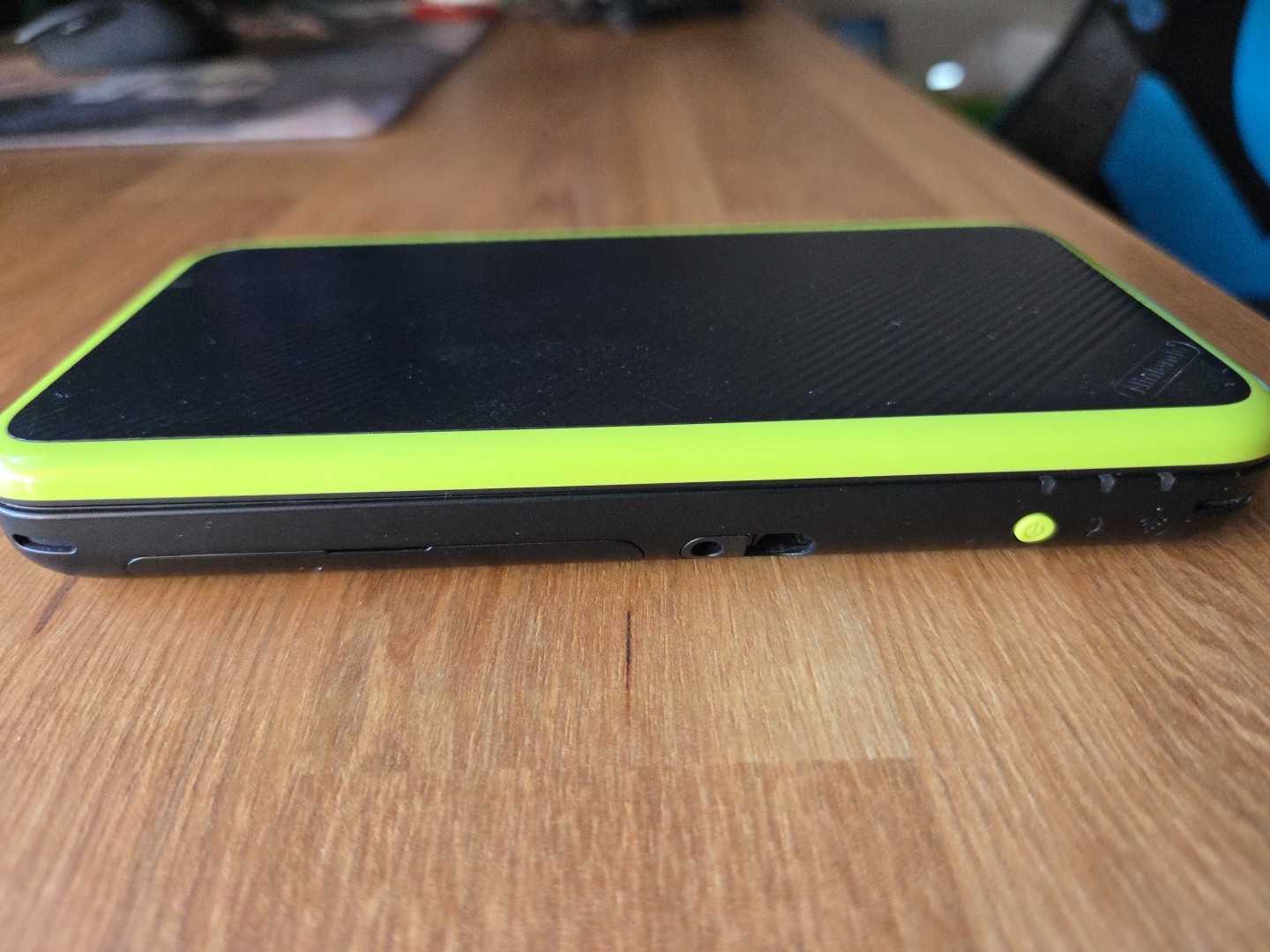 Nintendo «New» 2DS XL LL Console Black Lime + Charger Japan Region Locked