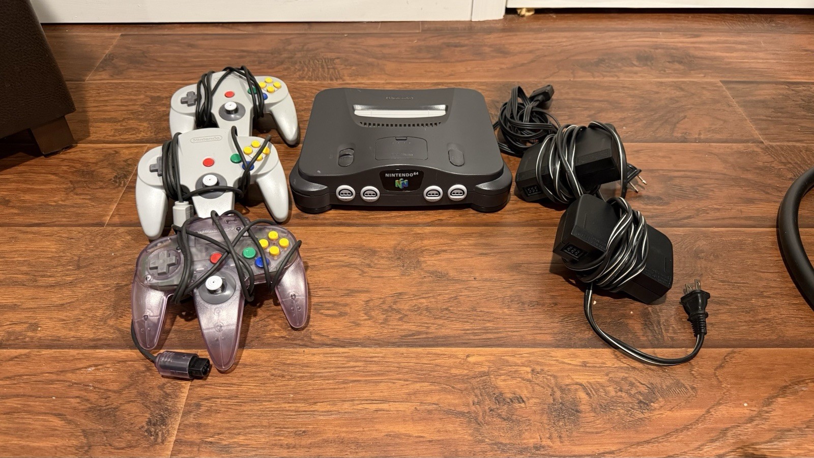 Nintendo 64 N64 Console Bundle Black – RED EXPANSION PAK 3 Controllers + Cords