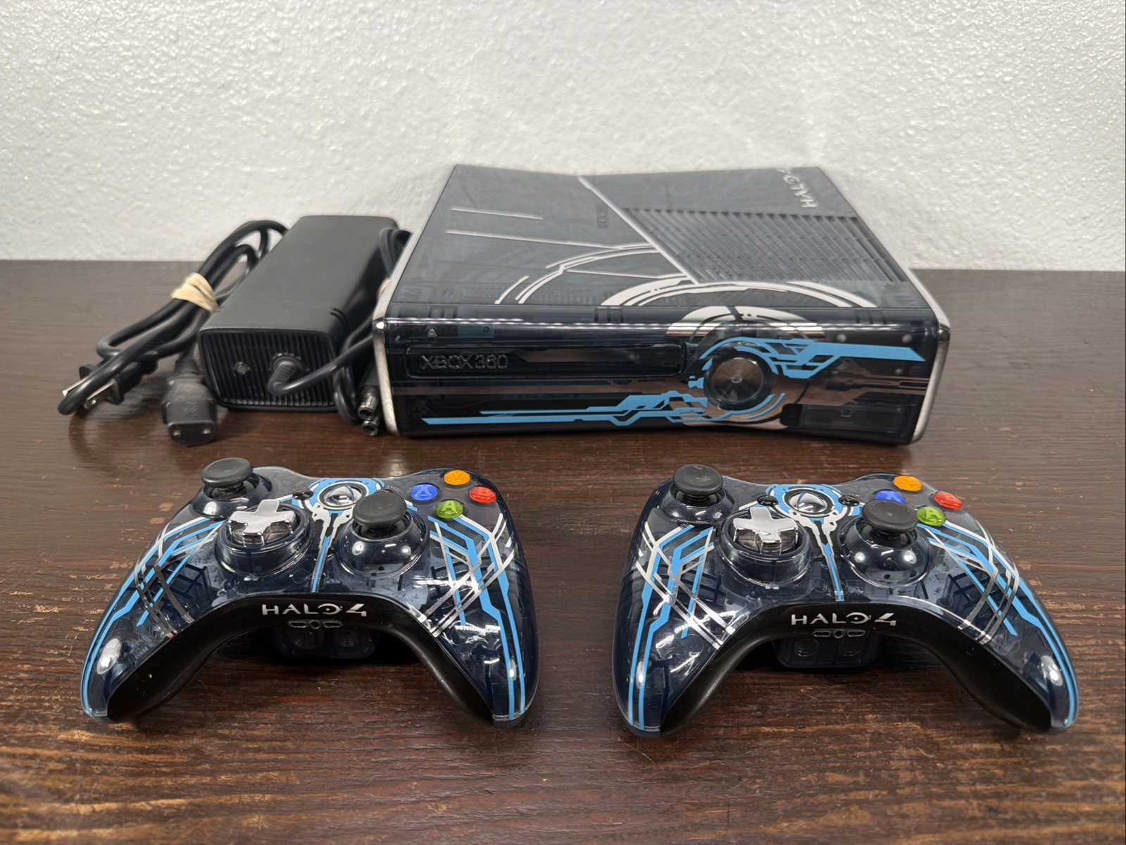 Microsoft Xbox 360 320GB Console Gaming System Halo 4 Edition 1439