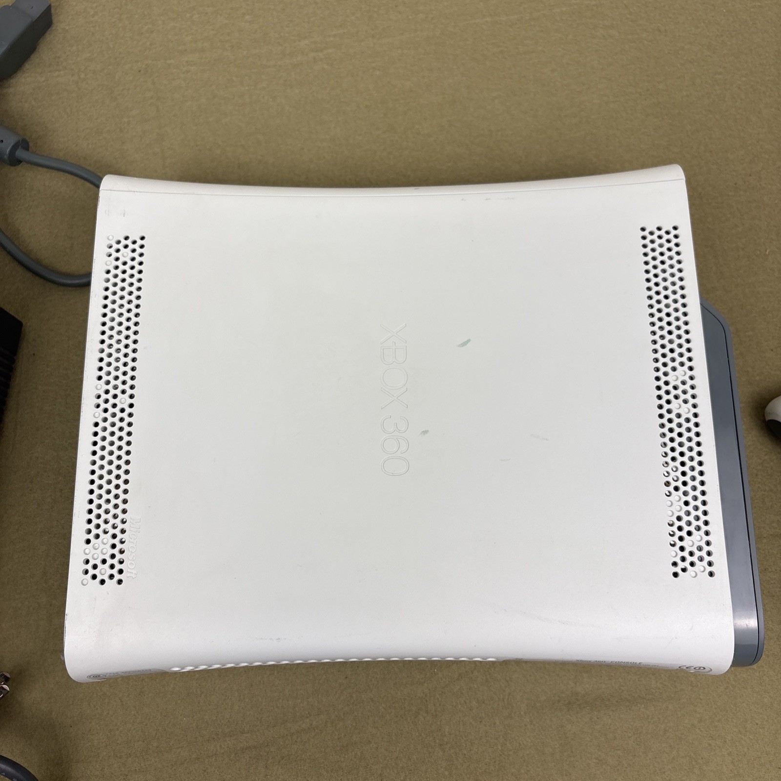 Microsoft Xbox 360 White 16GB Console Bundle Controller Tested Working