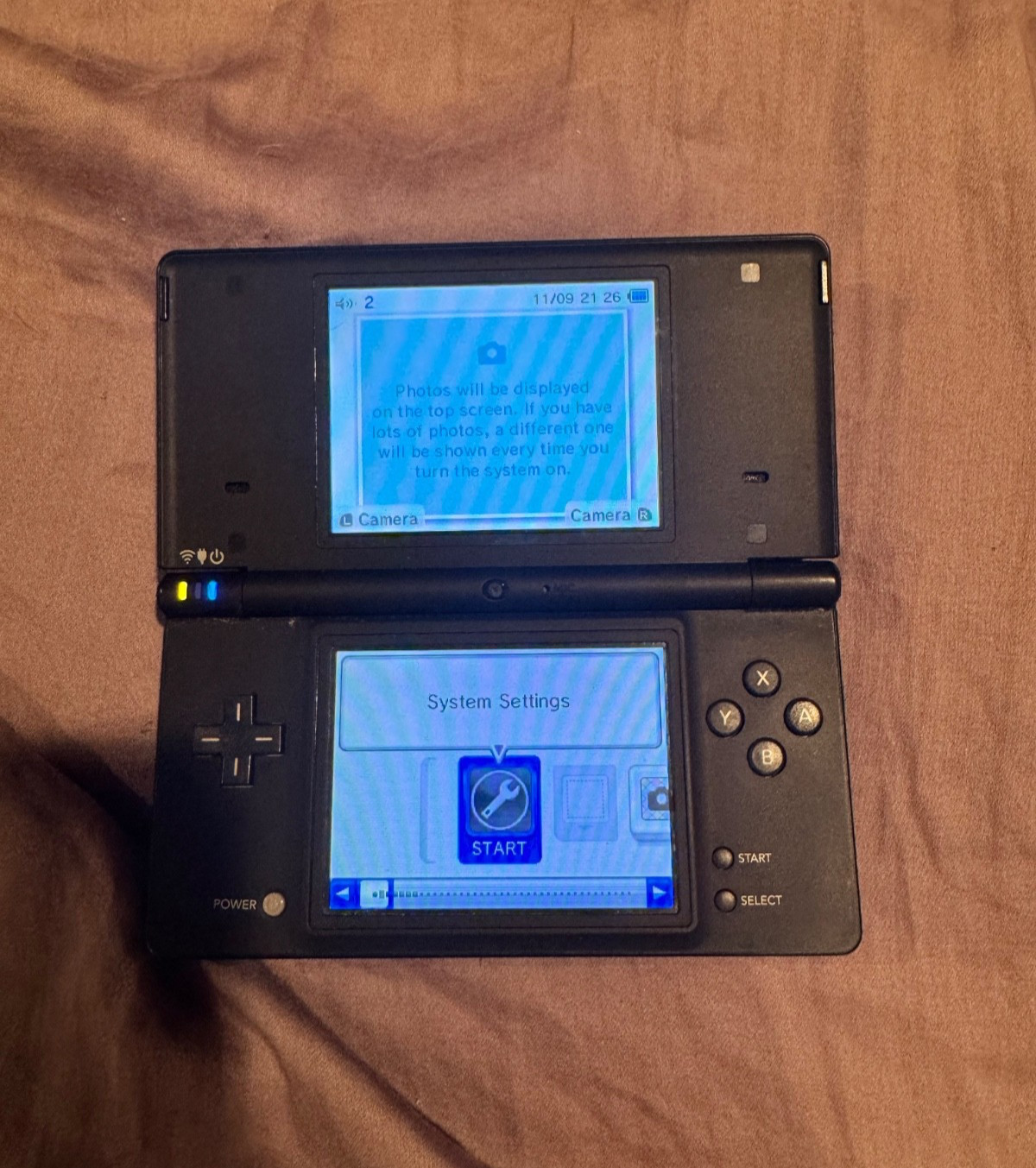 Nintendo DSi Handheld System w/ OEM Charger & Stylus Black TWL-001