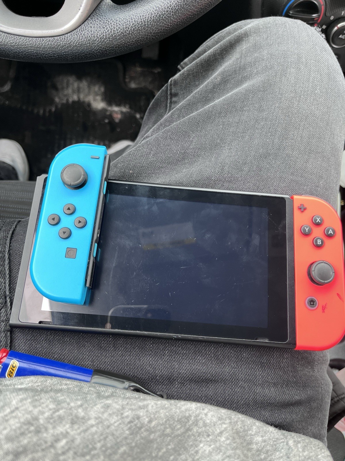 Nintendo Switch HAC-001(-01) Console Wi-Fi Blue Red Joy-Con USB-C Headphone Jack