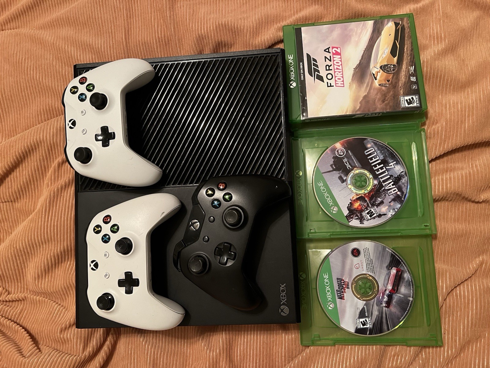 untested as is Xbox One With Three Controllers And 3 Games