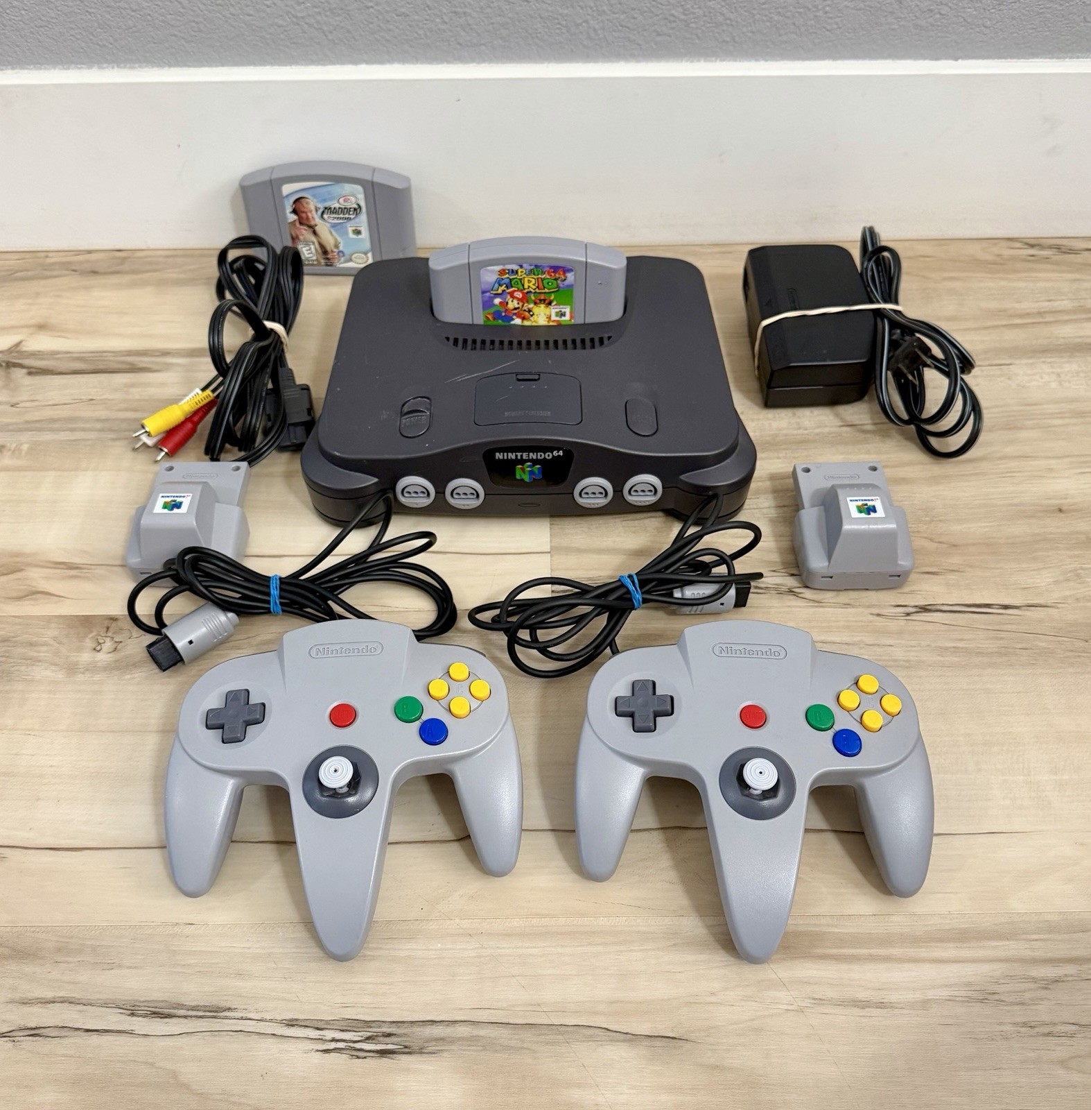 Nintendo 64 N64 System Console Super Mario Bundle Lot W/ Controllers – Tested