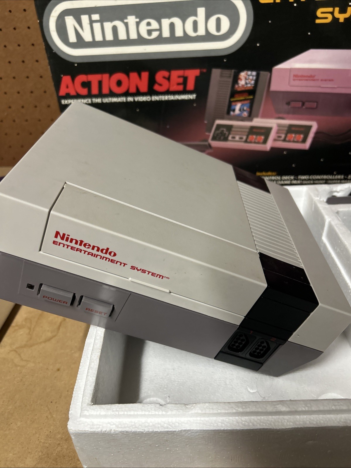 RARE Nintendo NES Action Set ConsoleNES-001 CIB With Boxed Punch Out!