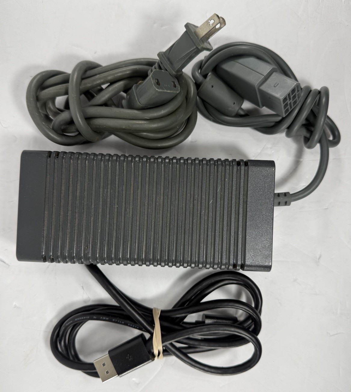 Microsoft Xbox 360 Console 120GB + Wireless Controller, HDMI & Power Cables