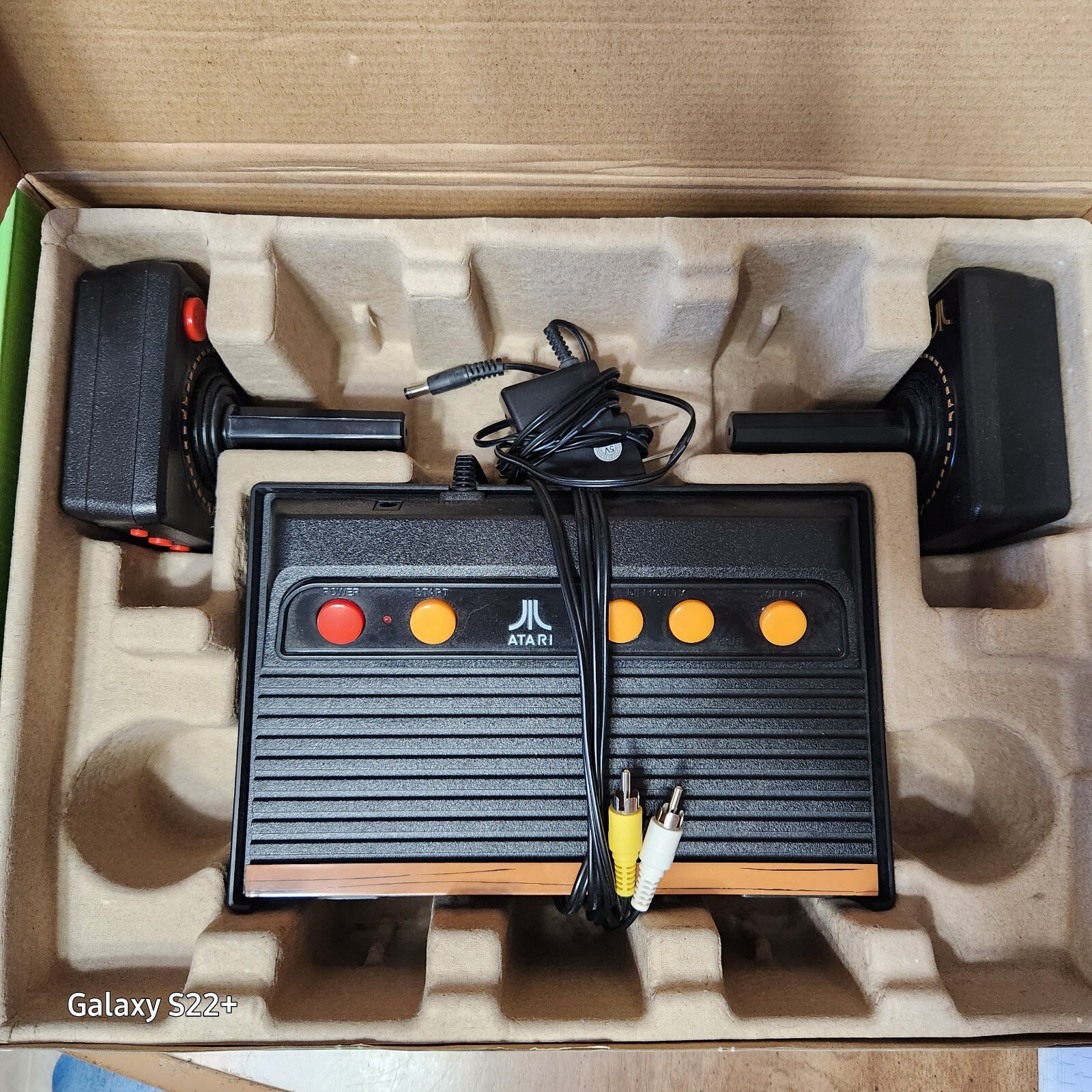 Atari Flashback 7 Classic Game Console 101 Built-in Games 2 Wireless Controllers