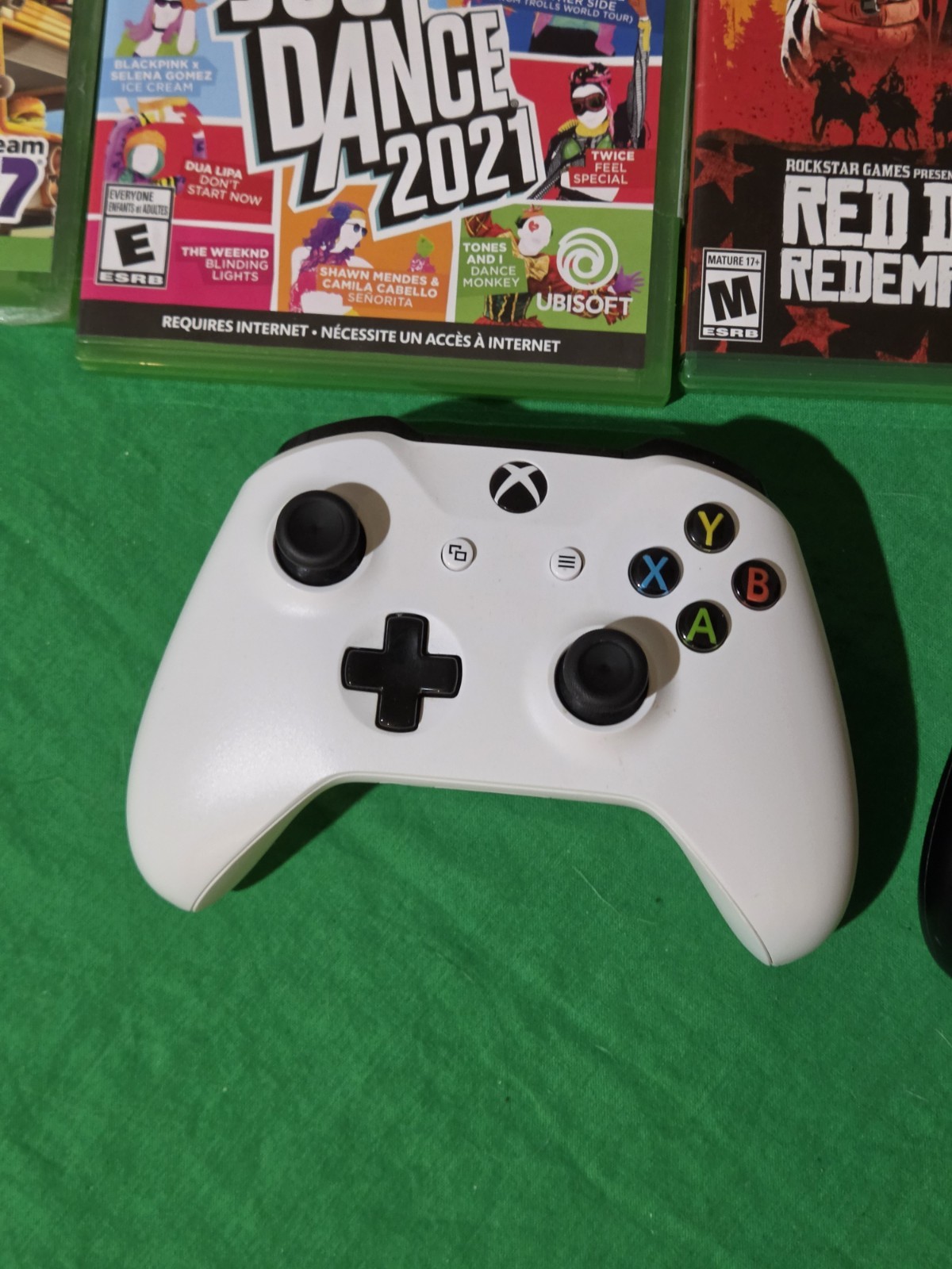 Microsoft Xbox One S 1TB With Kinnect + Two Controllers And 7 Games