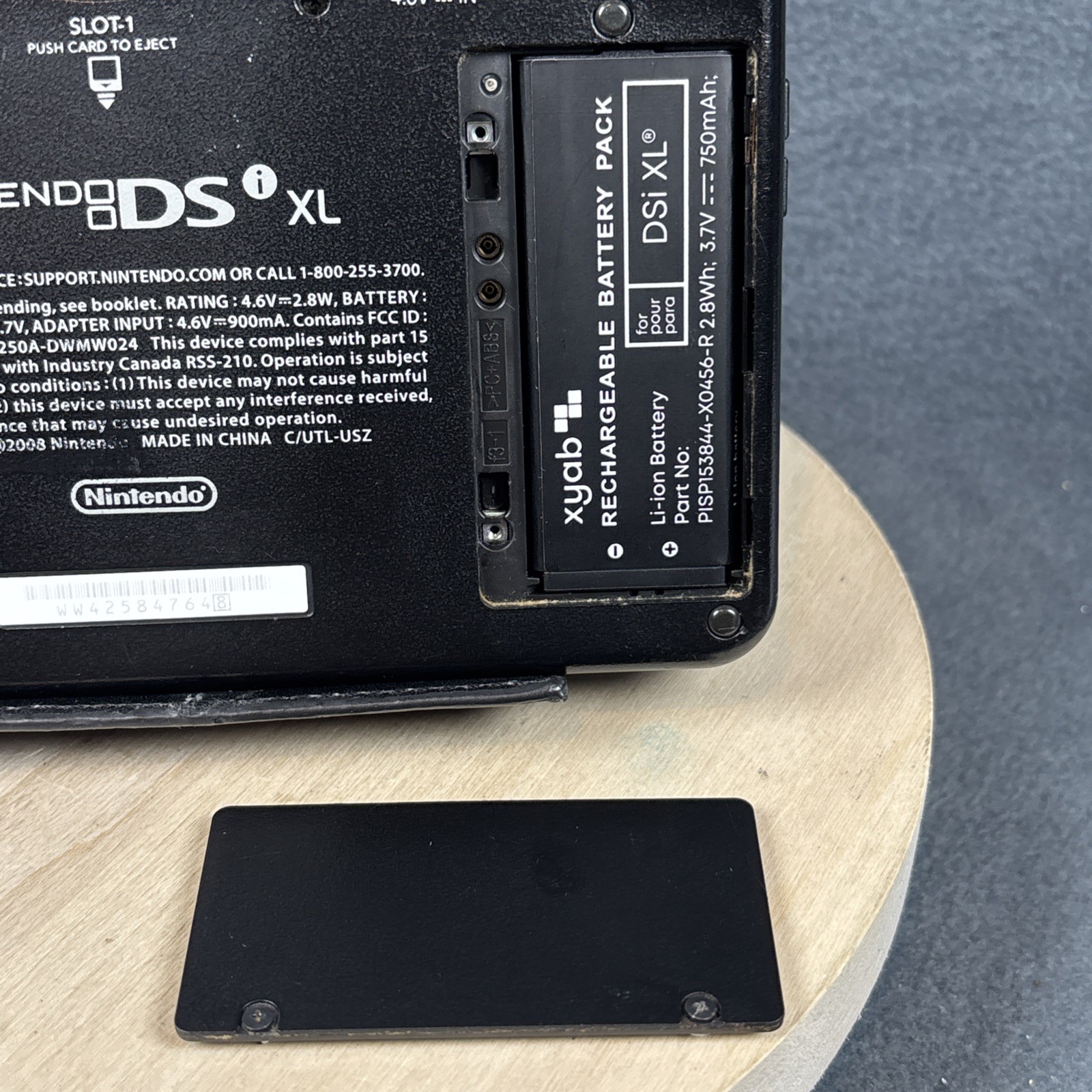 Nintendo DSi XL Super Mario Bros 25th Anniversary Edition w/ Charger – Tested