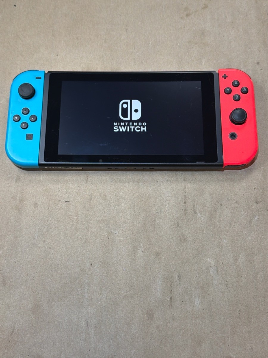 NINTENDO SWITCH HANDHELD: MODEL HAC-001 (-01) RED/BLUE, (B33004746)