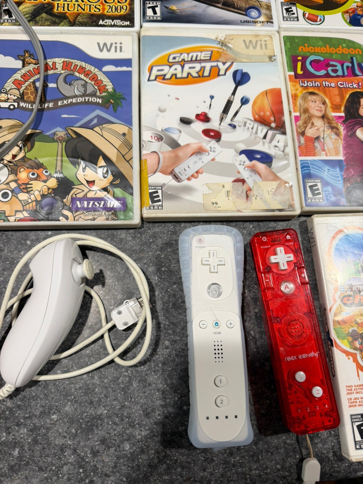 Wii Mini Authentic, Ten Games, Two controllers, one nunchuck!