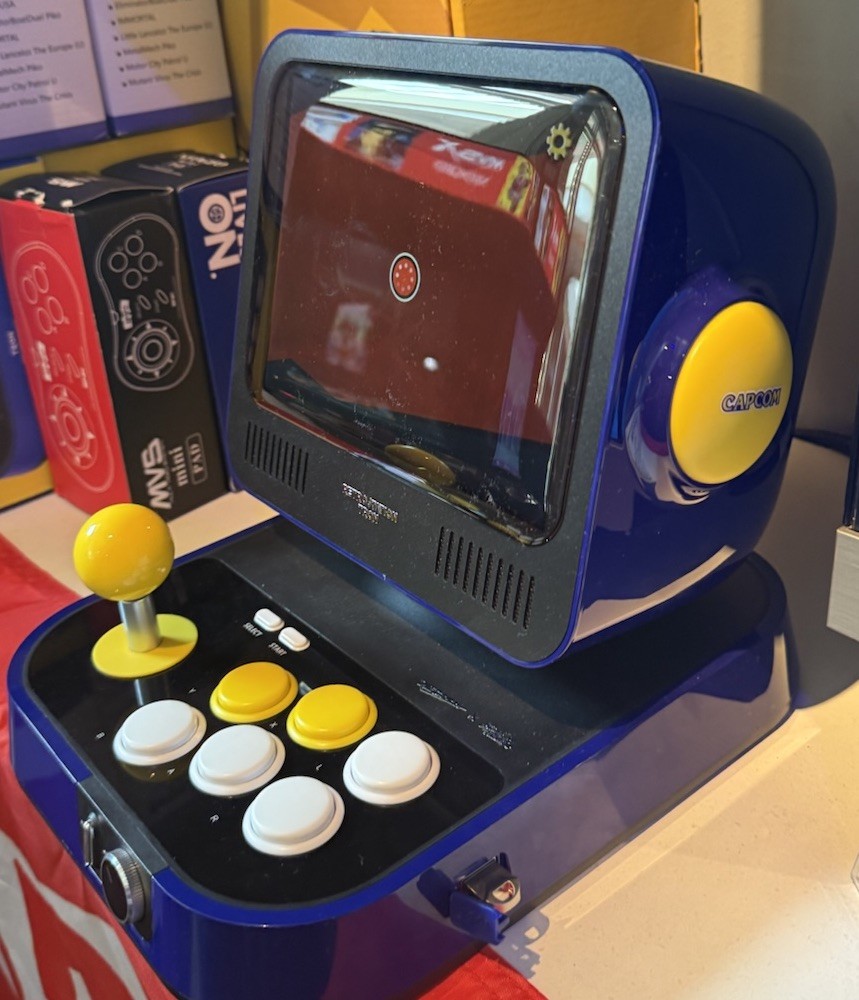 CAPCOM TRON RETRO STATION Game Console 5 Mega Man And 5 Street Fighters G2U