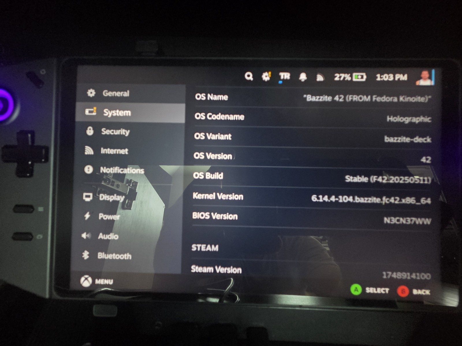 Lenovo Legion Go 8APU1 1TB Handheld Console – dual boot!