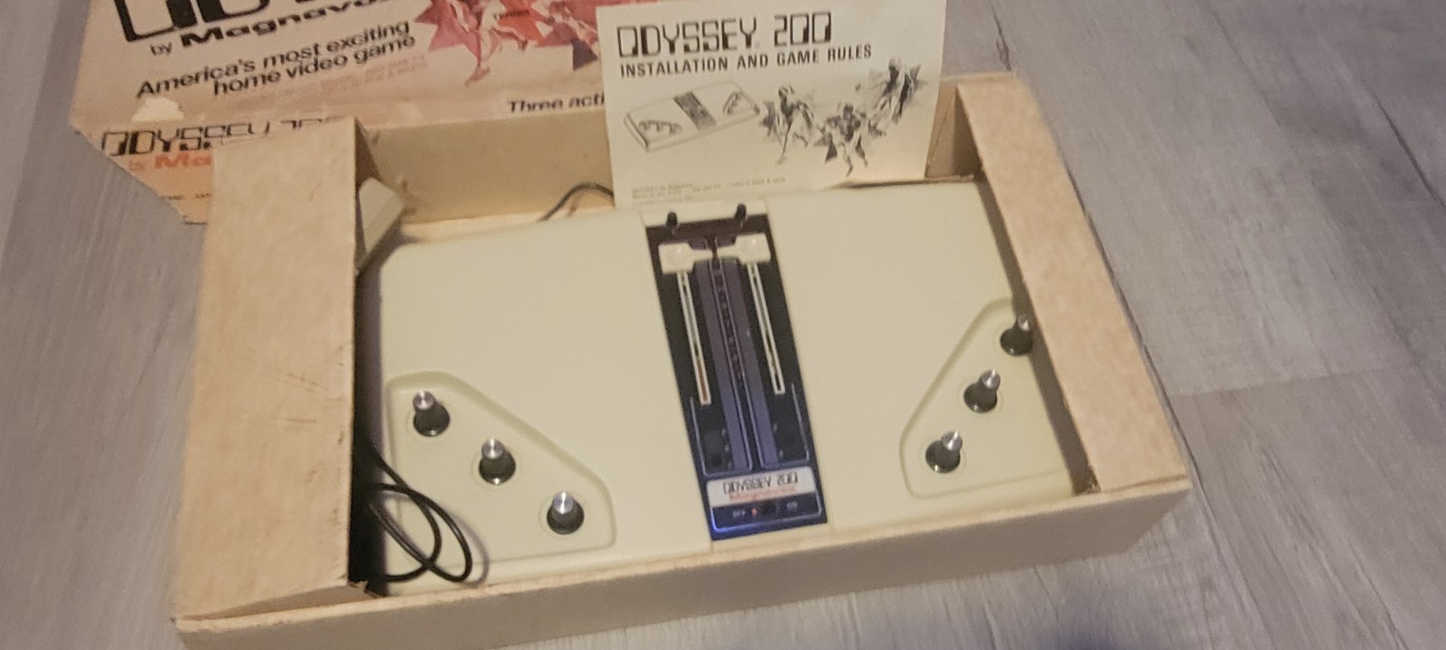 Magnavox Odyssey 200 Home Video Game Console RF Built-In Games Box Manual Beige