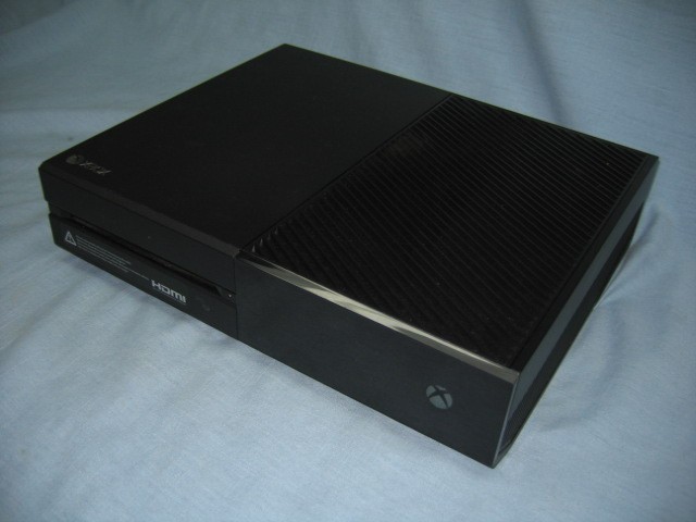 XBOX ONE Model 1540 1TB complete system + HITMAN III — EXCELLENT!!