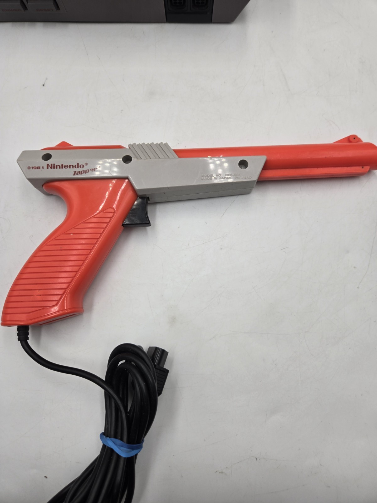 Vintage Nintendo Entertainment System. NES-001 Console + 2 Controllers & Zapper