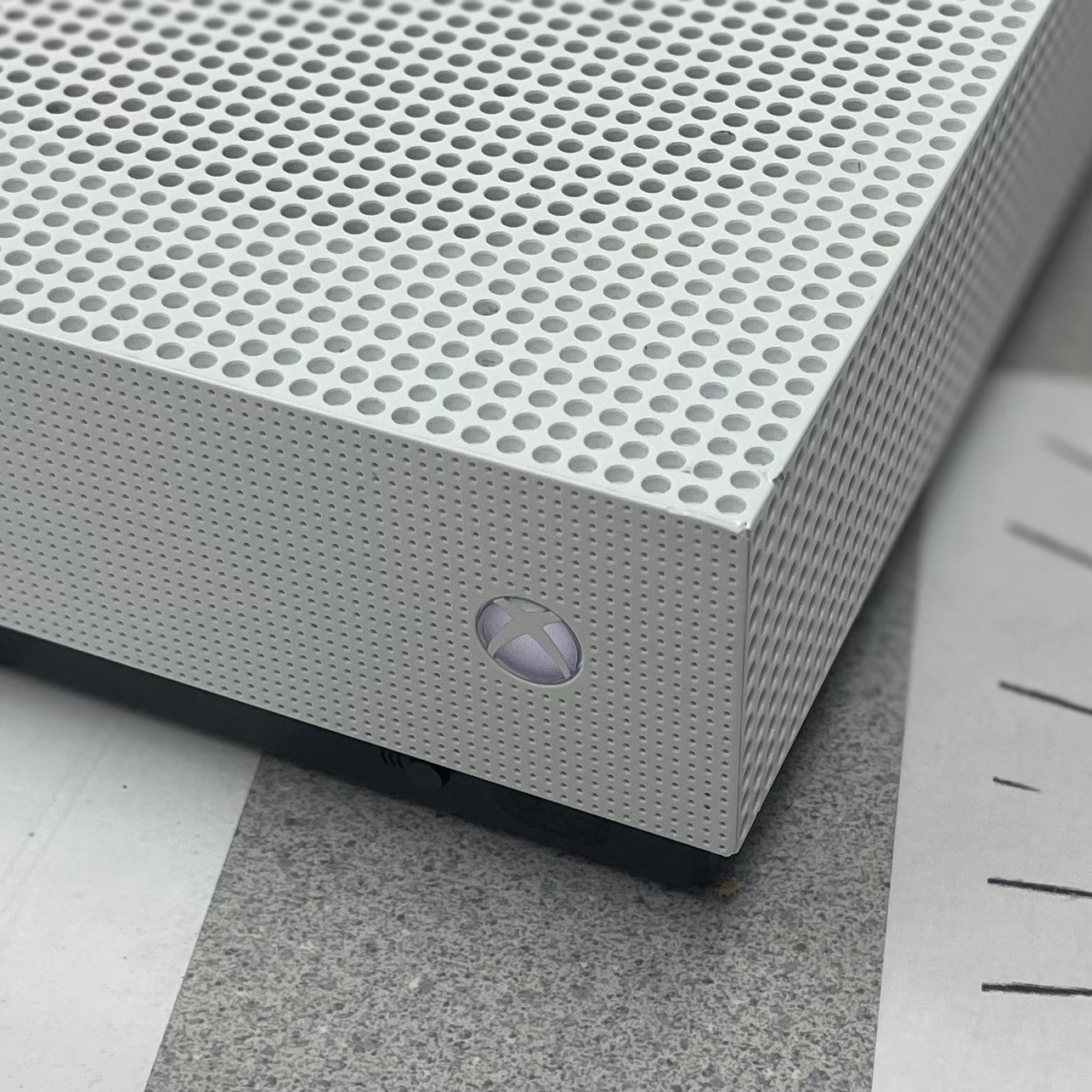 Microsoft Xbox One S All Digital Edition 1TB – White – Console Only Faulty HDMI