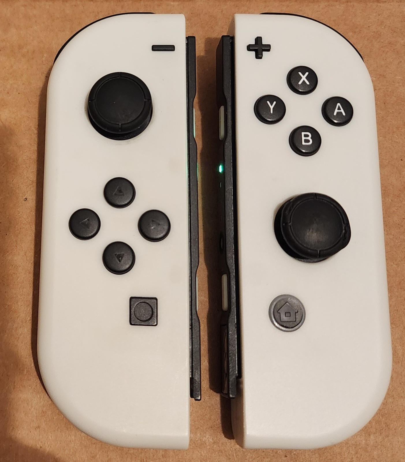 Nintendo HAC-001-01 32GB Switch Console – Black w/ White Controllers, Dock, etc.