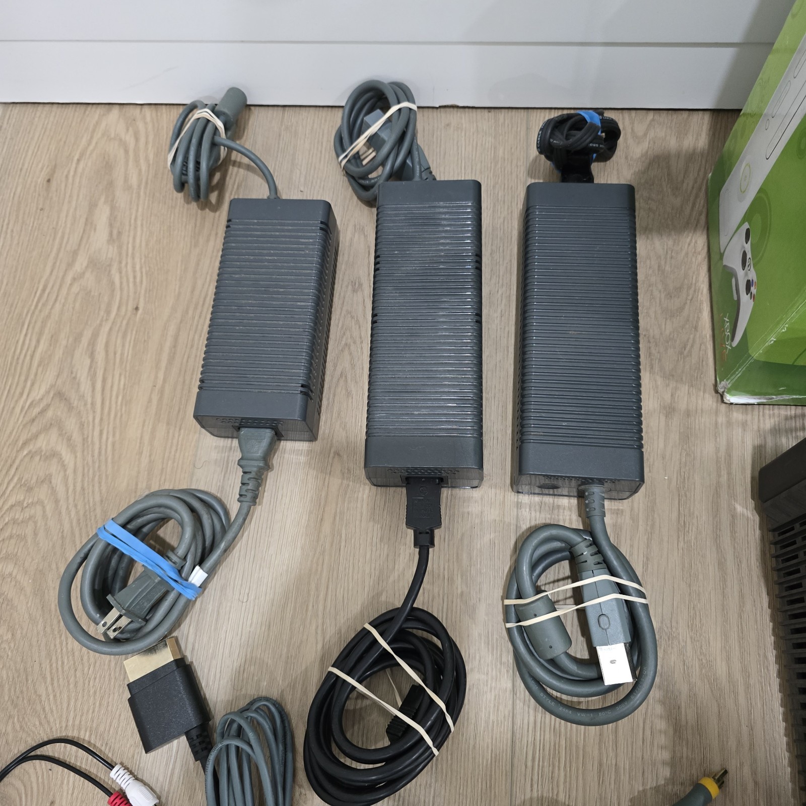 Massive XBOX Bundle – 4 Console + 13 Controllers & More [SOME TESTED / SOME…