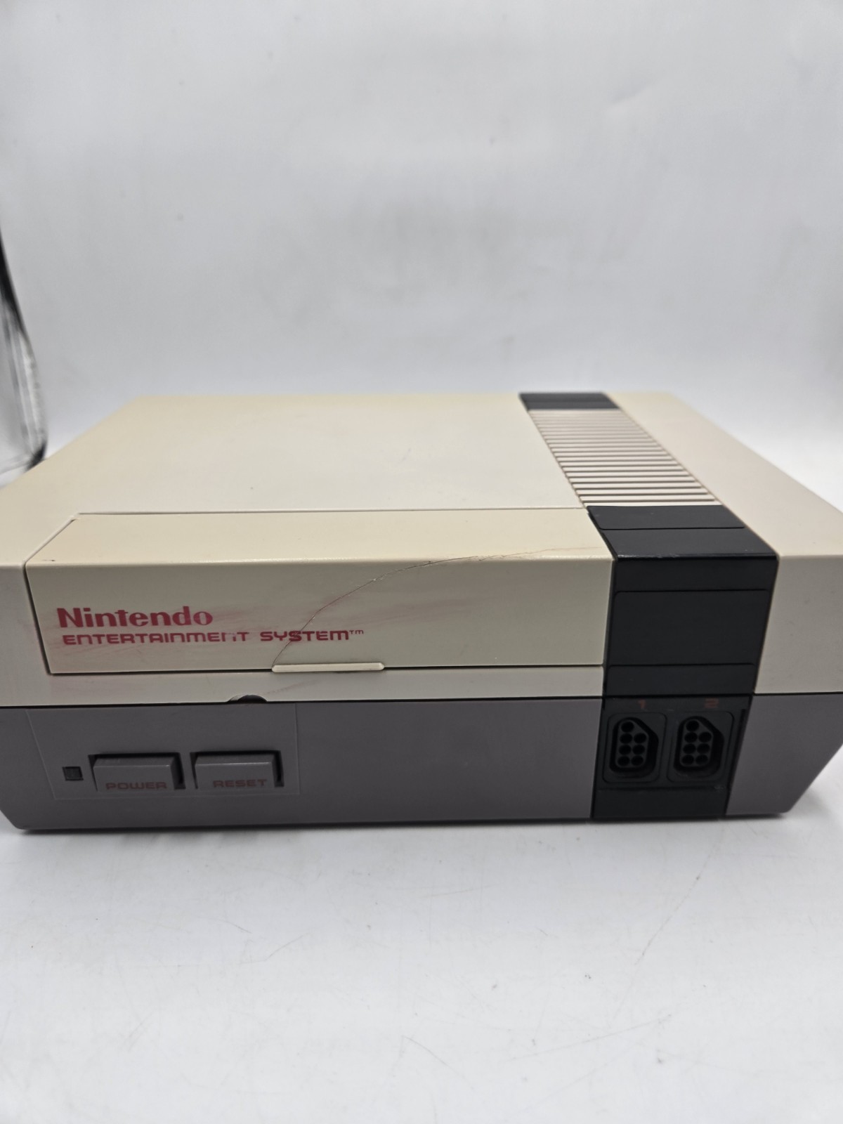 Vintage Nintendo Entertainment System. NES-001 Console + 2 Controllers & Zapper