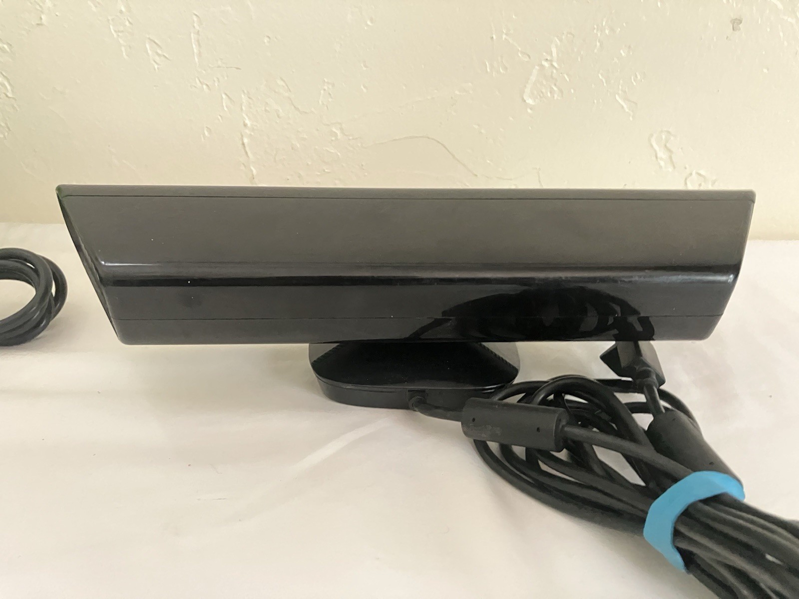 Microsoft Xbox 360 S #1439 250GB Console Bundle 6 Games, Kinect & OEM Controller