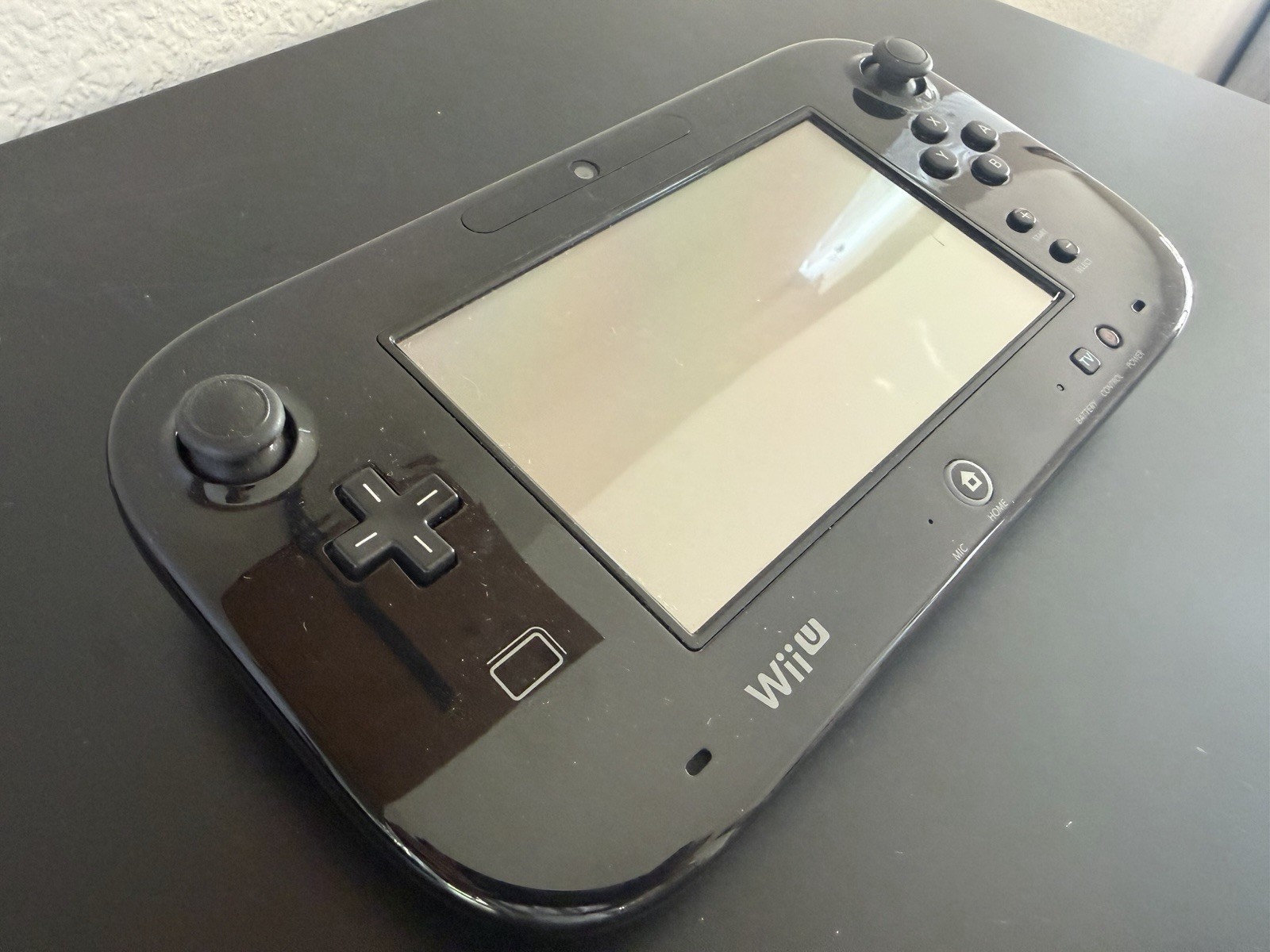 Nintendo Wii U Deluxe 32 GB Console w GamePad, Stand, and Charging Base w Games