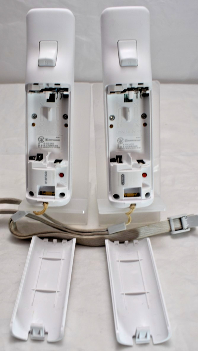 Nintendo Wii RVL-001 Console with Cables 2 Remote & Nunchuk. Tested Works