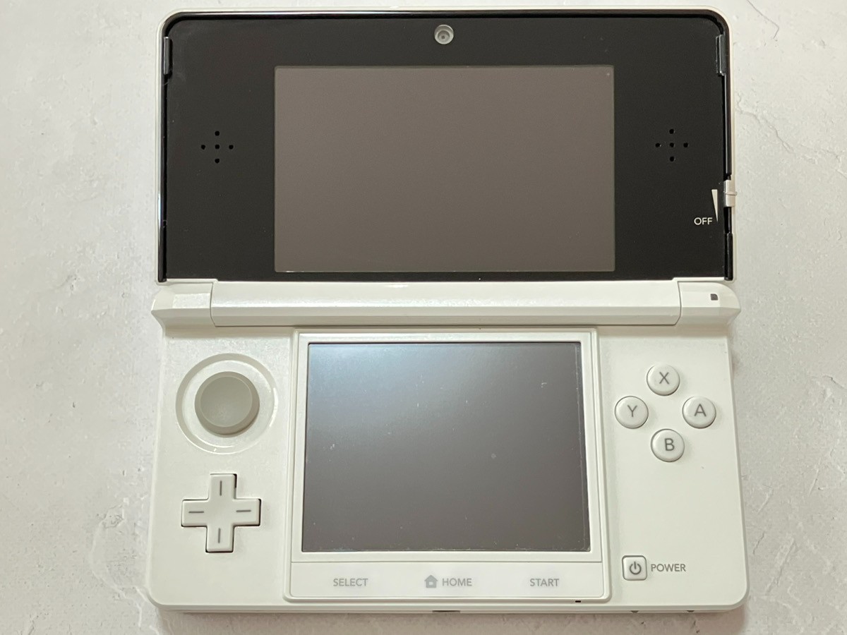 Nintendo 3DS Select Color Console region free / Charger SD card from US