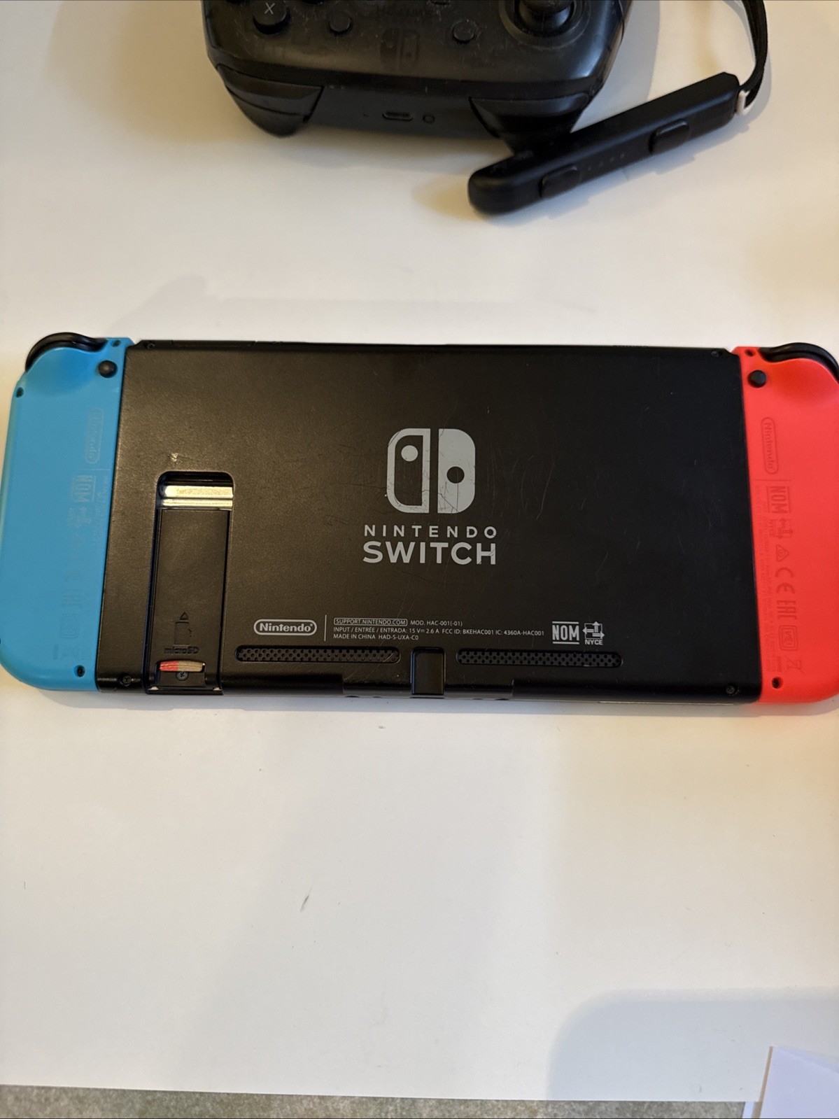 Nintendo Switch W Controller + Extra 64GB SD Card (sandisk)+ Extra Accessory.